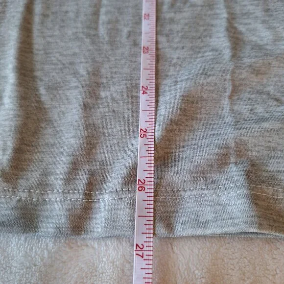 Vineyard Vines Performance Shirt Mens Small Sharks Tee Graphic Adult Baseball - Picture 6 of 11